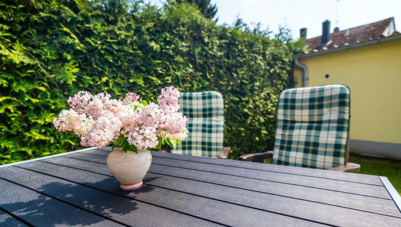 Gästezimmer mit Garten / 20 Minuten bis Messe Nürnberg Exterior foto